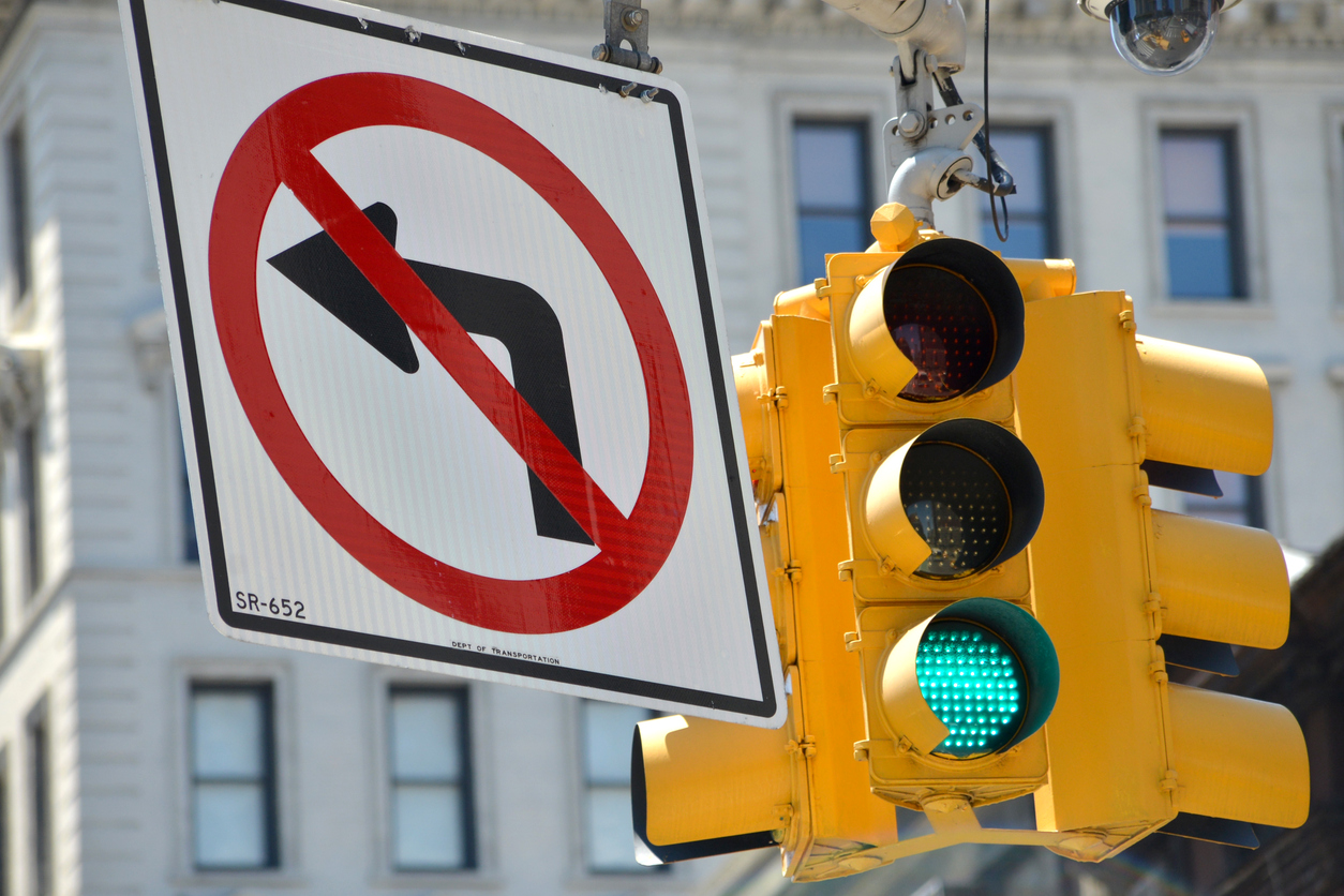 What to Do at an Intersection with Flashing Lights in Peoria, IL