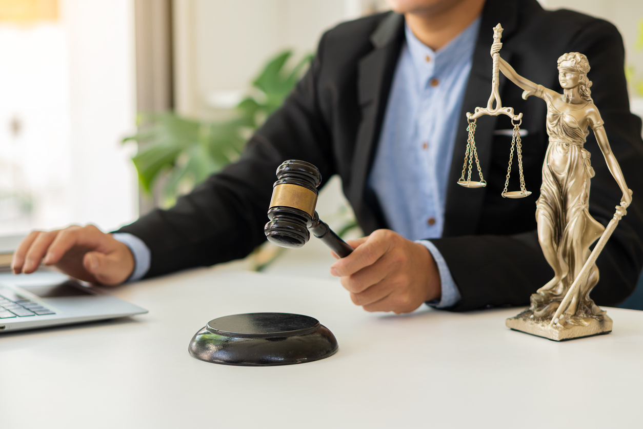 Personal Injury Settlements in Illinois: Myths vs. Reality